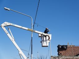 calf pone en marcha un mega plan para normalizar 570 conexiones de luz irregulares