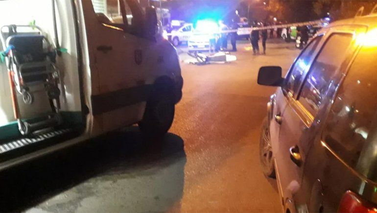 Una mujer embarazada de 5 meses murió tras chocar a bordo de una moto