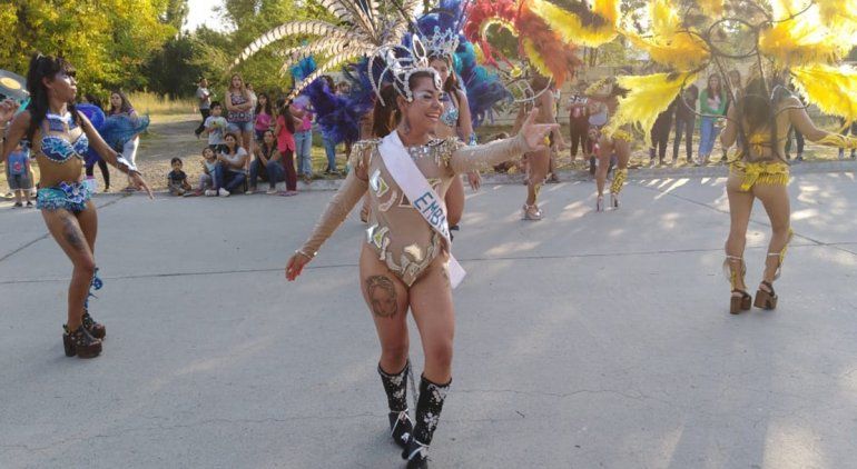 Las Lajas vivió el carnaval al ritmo de la comparsa