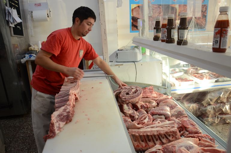 Con precios más bajos, Neuquén vuelve a tener carne con hueso y se agotaron casi 500 kilos en un día