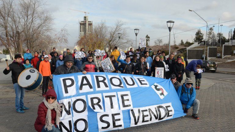 Los vecinos congregados dijeron que las actividades en la calle seguirán.
