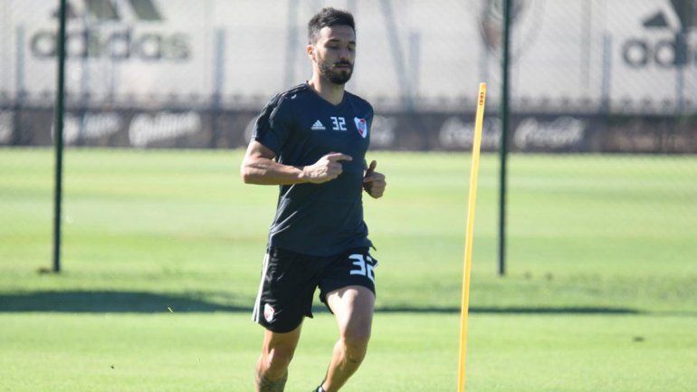 Otro dolor de cabeza para el Muñeco: Scocco se resintió de la lesión