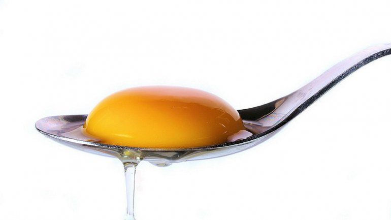 Nada de huevos crudos: aconsejan cocinarlos y comerlos inmediatamente.