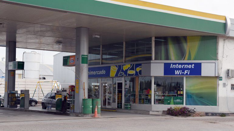 El minimercado de la estación de servicio del Picadero