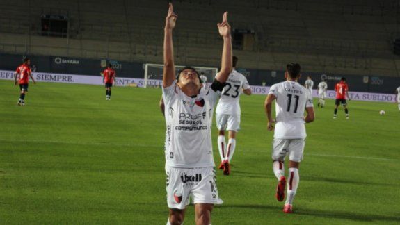 ¡Festejan Los Palmeras! El Sabalero eliminó al Rojo y es finalista