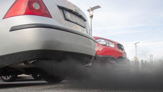 Siempre se relacionó a los gases de la combustión con el daño pulmonar en las personas. Se descubrió que también afecta al cerebro.