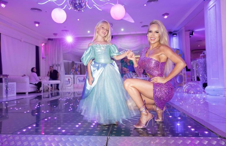 Matilda y Luli Salazar, a puro glam como siempre. Matilda y Luli Salazar, a puro glam como siempre.