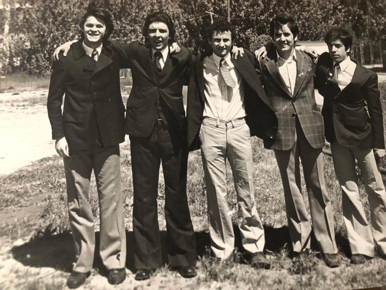 Eduardo Valdés (el segundo de derecha a izquierda) junto a sus compañeros del colegio Don Bosco. (Foto: Gentileza Sergio Dovio). Eduardo Valdés (el segundo de derecha a izquierda) junto a sus compañeros del colegio Don Bosco. (Foto: Gentileza Sergio Dovio).