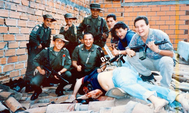 La foto de Pablo Escobar asesinado, que dio la vuelta al mundo. La foto de Pablo Escobar asesinado, que dio la vuelta al mundo.