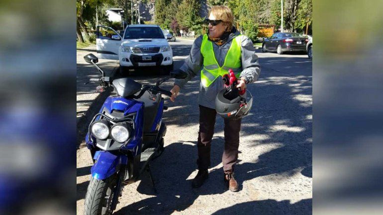 Con 86 años hizo la ruta de los Siete Lagos en moto