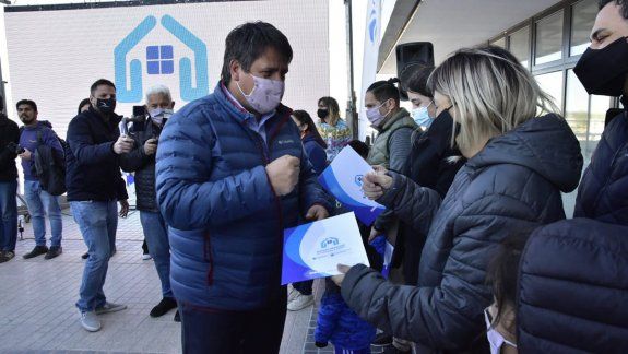 Gaido entregó 150 lotes: Estamos haciendo una ciudad planificada