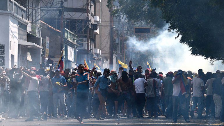 Venezuela: mientras crece la tensión en las fronteras, Maduro desafía a Guaidó