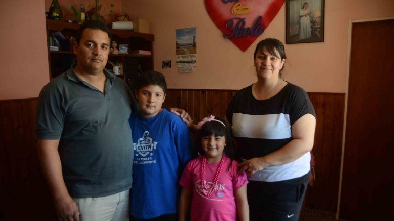 Carlos y Paola Urbina les dedican tiempo y recursos propios a los pibes.