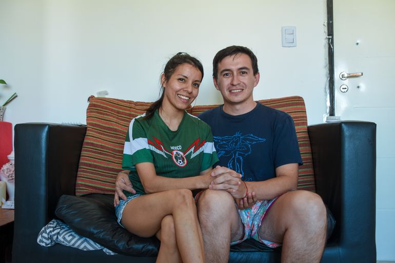 La historia de amor de la mexicana y el neuquino que chatearon durante diez años hasta que pudieron conocerse