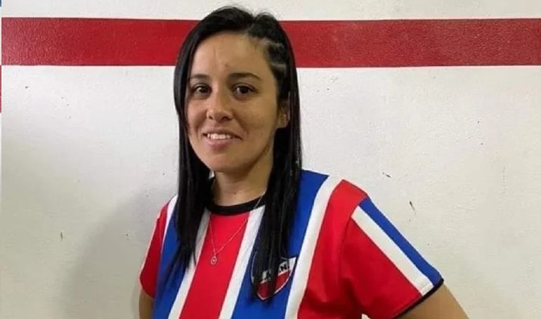 Una mujer murió mientras jugaba un partido de fútbol 5