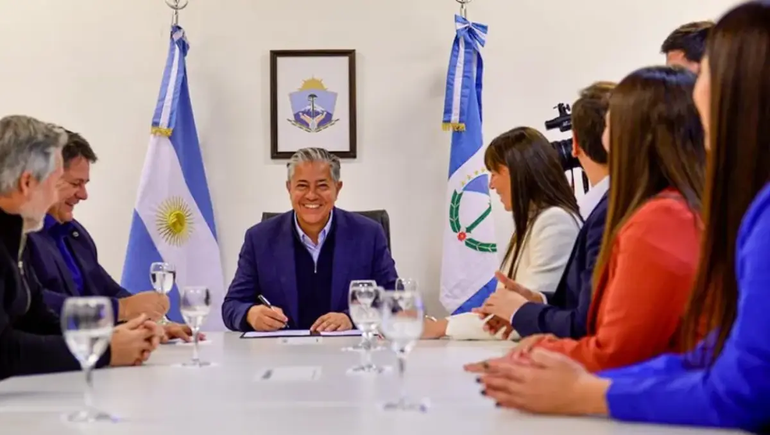 Más de 5.000 jóvenes neuquinos recibirán la merienda gracias a un convenio entre el municipio y la provincia