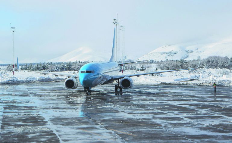 El aeropuerto de Chapelco espera la llegada de los esquiadores.