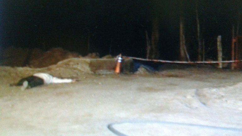 Sandra Merino yace sin vida en el suelo después de recibir las 15 puñaladas que le habría propinado su ex esposo.