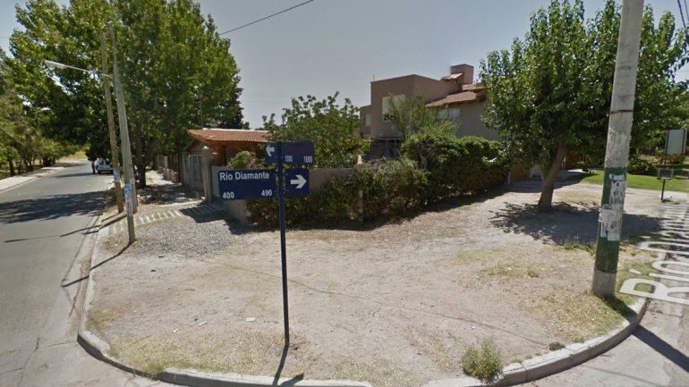 Asaltaron dos casas en la misma cuadra y se llevaron 37 mil dólares y 27 mil pesos