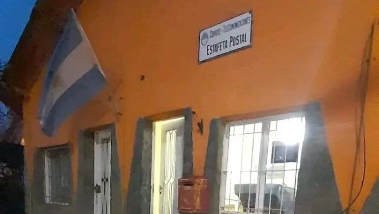La estafeta postal de Correo Argentino en Las Ovejas. Cerró el jueves pero abrirá una vez a la semana. Se reconvertirá en unidades postales en comercios locales.