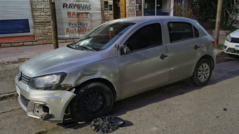 Indignación en Centenario por dos motociclistas que chocaron y huyeron. Indignación en Centenario por dos motociclistas que chocaron y huyeron.