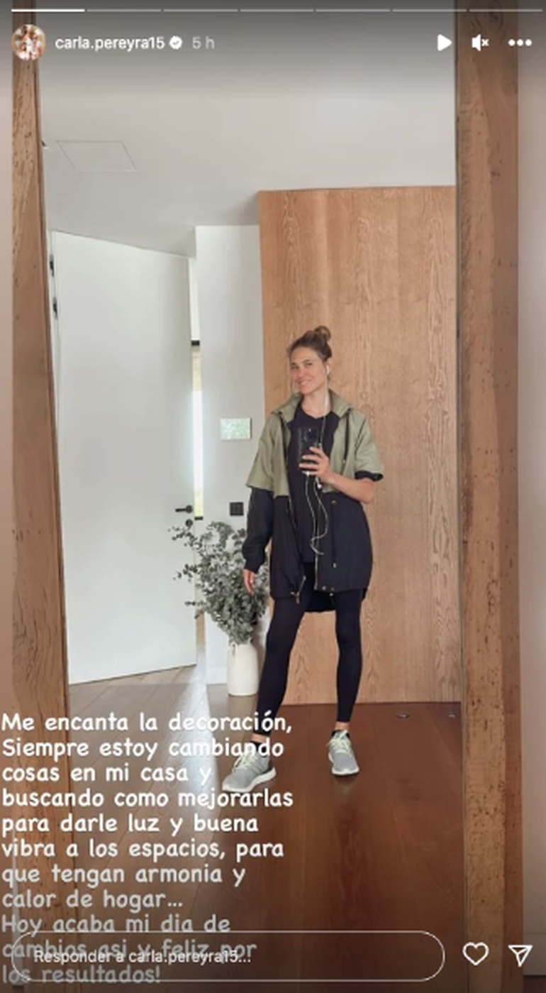 El posteo de Carla Pereyra reflejada en el espejo, feliz por los avances de la decoración de su hogar.