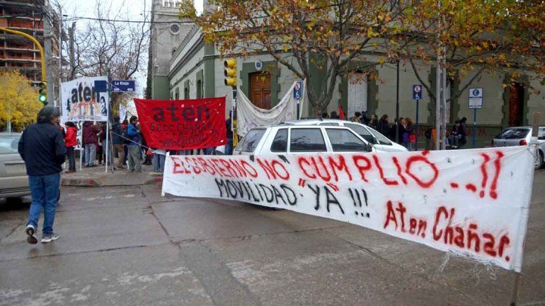 Chañar, Añelo y El Chocón sin clases por reclamo docente