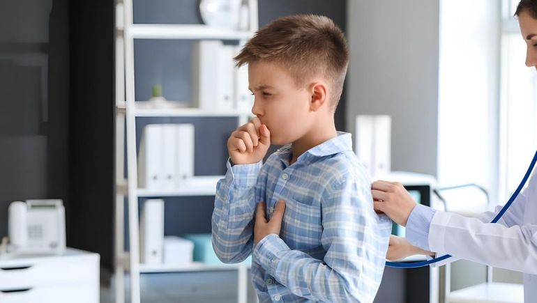 La coqueluche, también llamada tos convulsa, es una enfermedad respiratoria altamente contagiosa que puede causar complicaciones graves en bebés y adultos mayores.