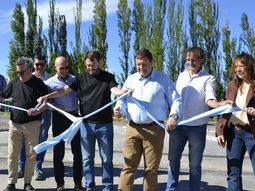 Ya se encuentra habilitado el cruce entre ruta chica y Mosconi hacia Cipolletti. Ya se encuentra habilitado el cruce entre ruta chica y Mosconi hacia Cipolletti.