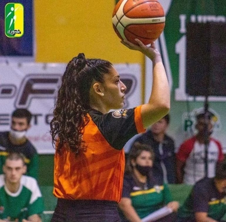 Vivanco: Lo más difícil de arbitrar partidos de hombres es la aceptación