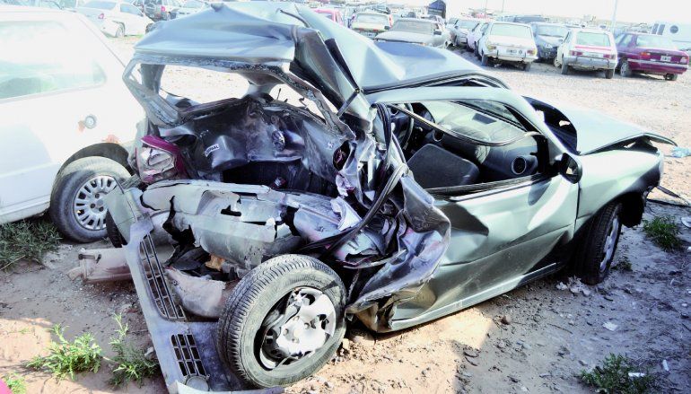 Así quedó el Gol del policía Amaya tras el fuerte impacto de la Ranger.