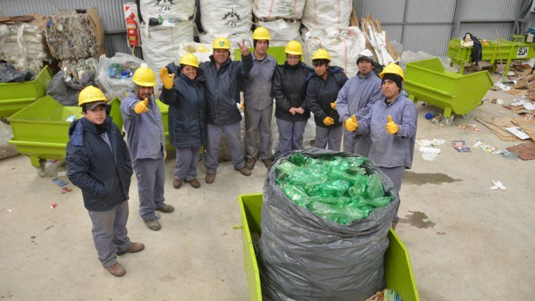 Los operarios cooperativistas en una pausa para la foto. Son 60 socios