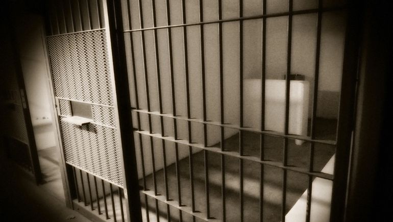 El preso de Roca se enojó porque no le entregaron la PlayStation y denunció un agravamiento de las condiciones de detención. El preso de Roca se enojó porque no le entregaron la PlayStation y denunció un agravamiento de las condiciones de detención.