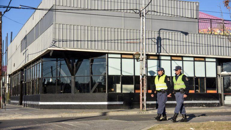 Los locales están ubicados sobre Olascoaga a pocos metros de distancia.