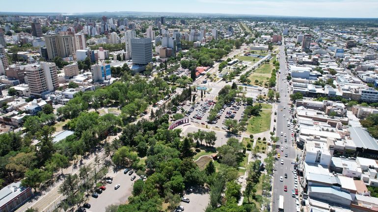 Las entregas se harán en el gimnasio del Parque Central y luego se distribuirán a los distintos centros deportivos. Las entregas se harán en el gimnasio del Parque Central y luego se distribuirán a los distintos centros deportivos.