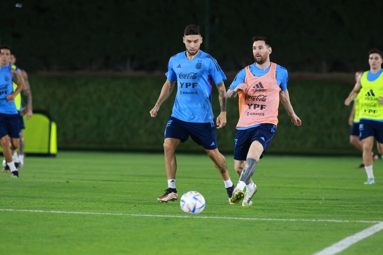 Argentina entrenó de buen ánimo y con Messi: ¿Hay equipo?