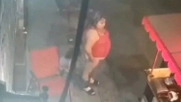 Viral: una nena dejó a su mamá sin pantalones en plena calle