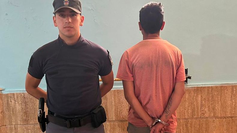 Ladrón robó en un mercado, regresó por más y los comerciantes lo agarraron | LM Neuquen Ladrón robó en un mercado, regresó por más y los comerciantes lo agarraron