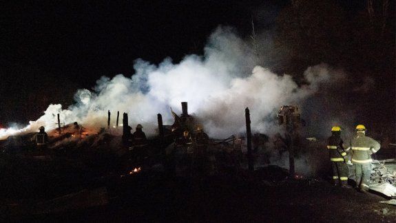 Por un incendio colapsó una edificación de oficinas y restaurante en San Martín
