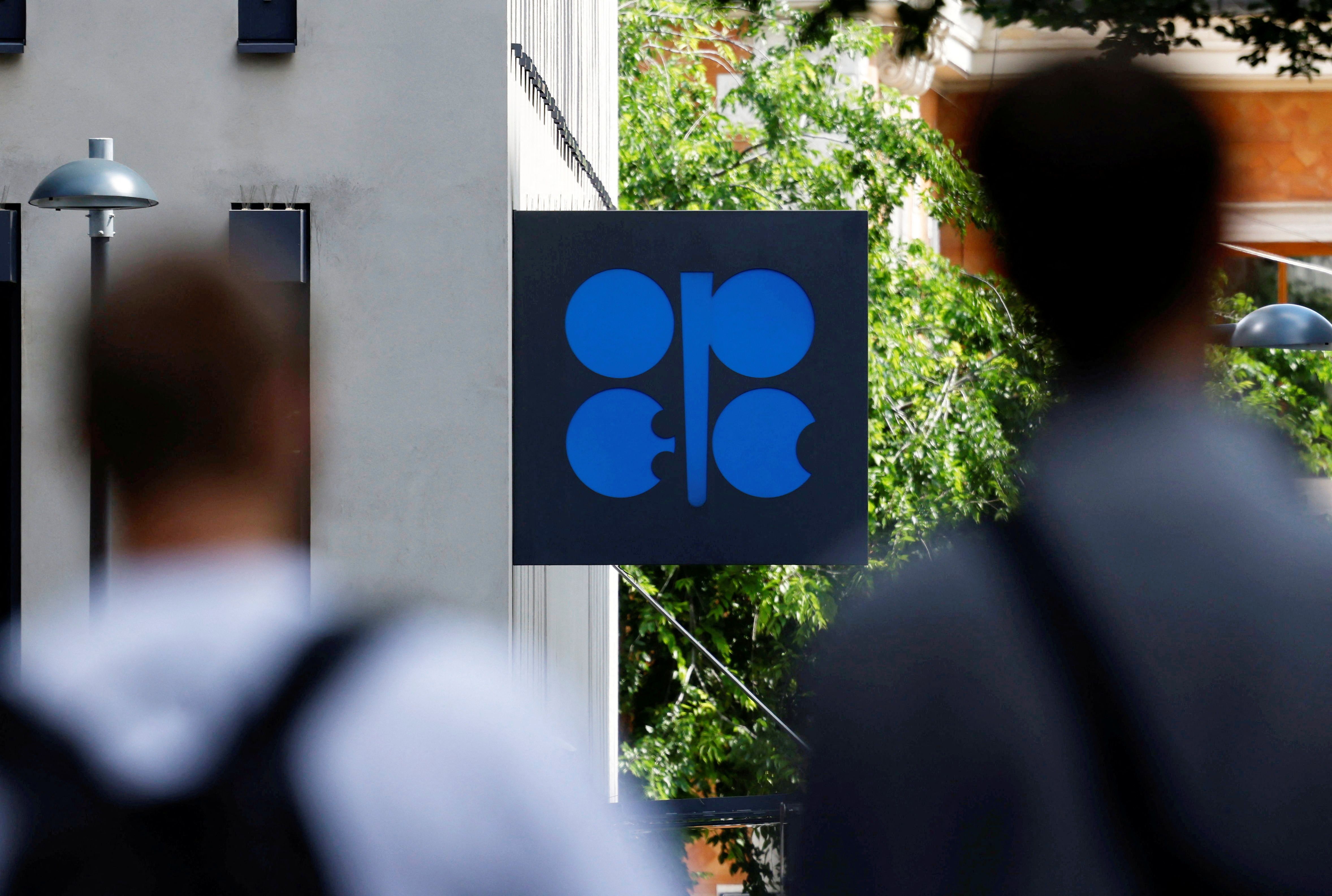 FOTO DE ARCHIVO. El logo de la Organización de Países Exportadores de Petróleo (OPEP) frente a su sede en Viena, Austria. 28 de mayo de 2024. REUTERS/Leonhard Foeger