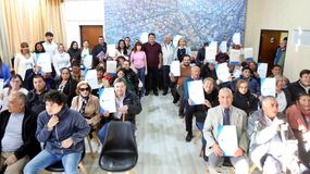 Gaido entregó boletos de compraventa y escrituras a cinco barrios de Neuquén