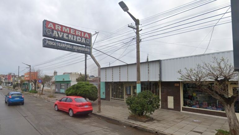 La armería Avenida está ubicada a pocas cuadras del Centro de Monitoreo de Trelew. La armería Avenida está ubicada a pocas cuadras del Centro de Monitoreo de Trelew.