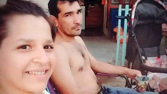 Le disparó cinco tiros a su pareja delante de sus hijos y se escapó
