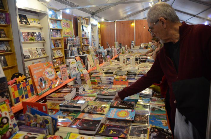 Maradona, Malvinas, el amor y los derechos humanos en la Feria del Libro