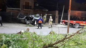 El accidente ocurrió en plena avenida Alem el domingo por la noche. Foto Antonio Spagnuolo. El accidente ocurrió en plena avenida Alem el domingo por la noche. Foto Antonio Spagnuolo.