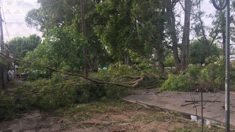 Dos muertos, heridos y destrozos por temporal de lluvia, granizo y viento