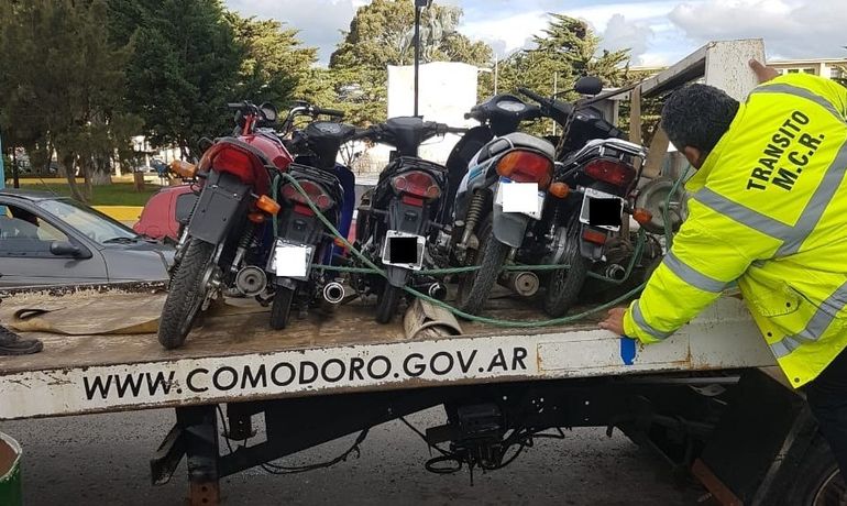 Motos y controles de tránsito en Comodoro Rivadavia. Motos y controles de tránsito en Comodoro Rivadavia.