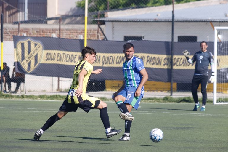 El Regional Amateur vive su segunda jornada con duelos destacados.