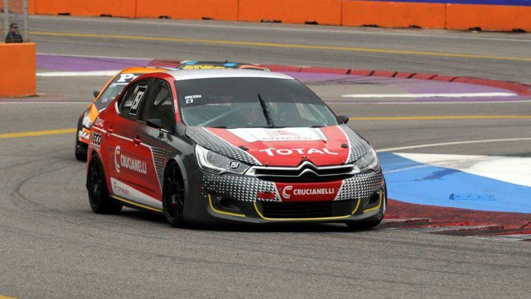 Manu Urcera quedó tercero en el Turismo Nacional en La Plata