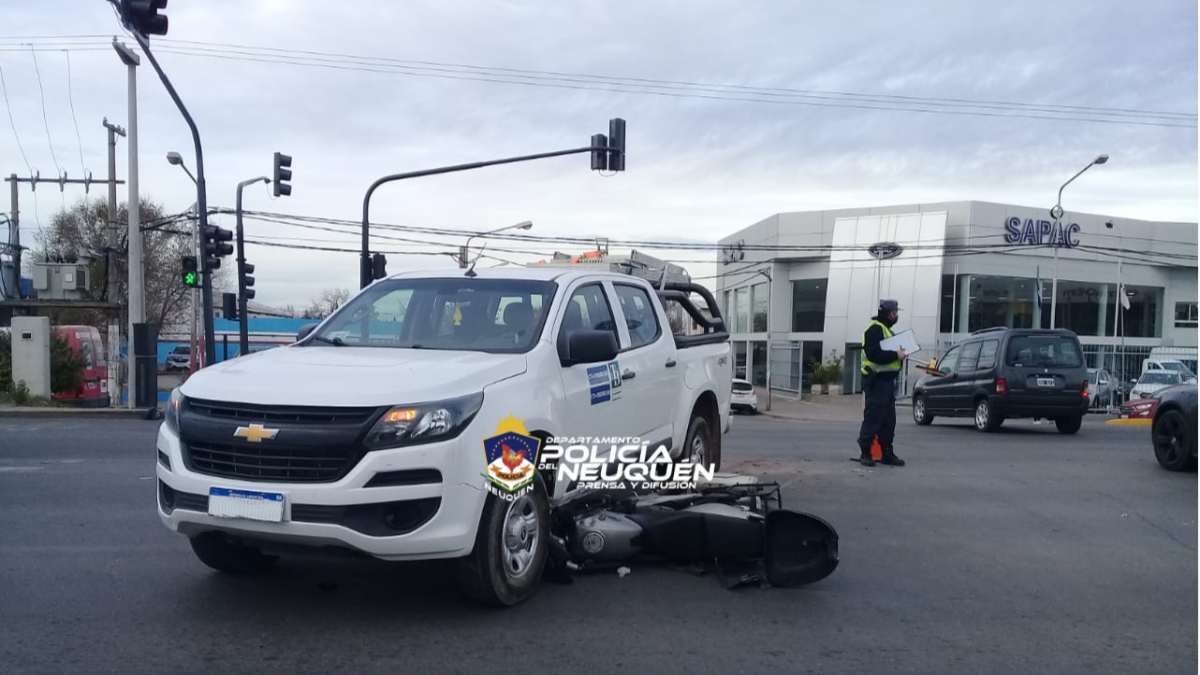 Espectacular Choque Entre Una Moto Y Una Camioneta